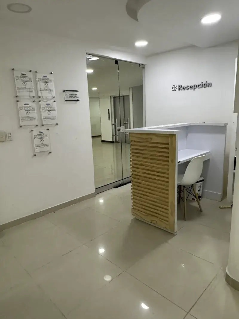 Pasillo de las instalaciones de Broca Unidad Neurológica en Armenia, Quindío